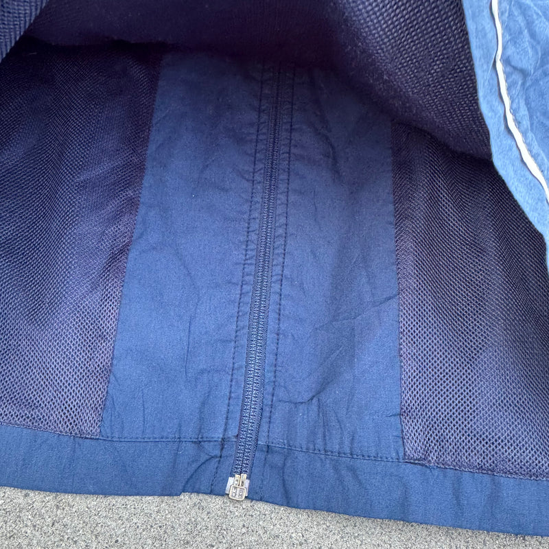 Detailansicht: Sourced limited accessories and clothes Nike 80s vintage blue track jacket – Logo, Nähte oder Material