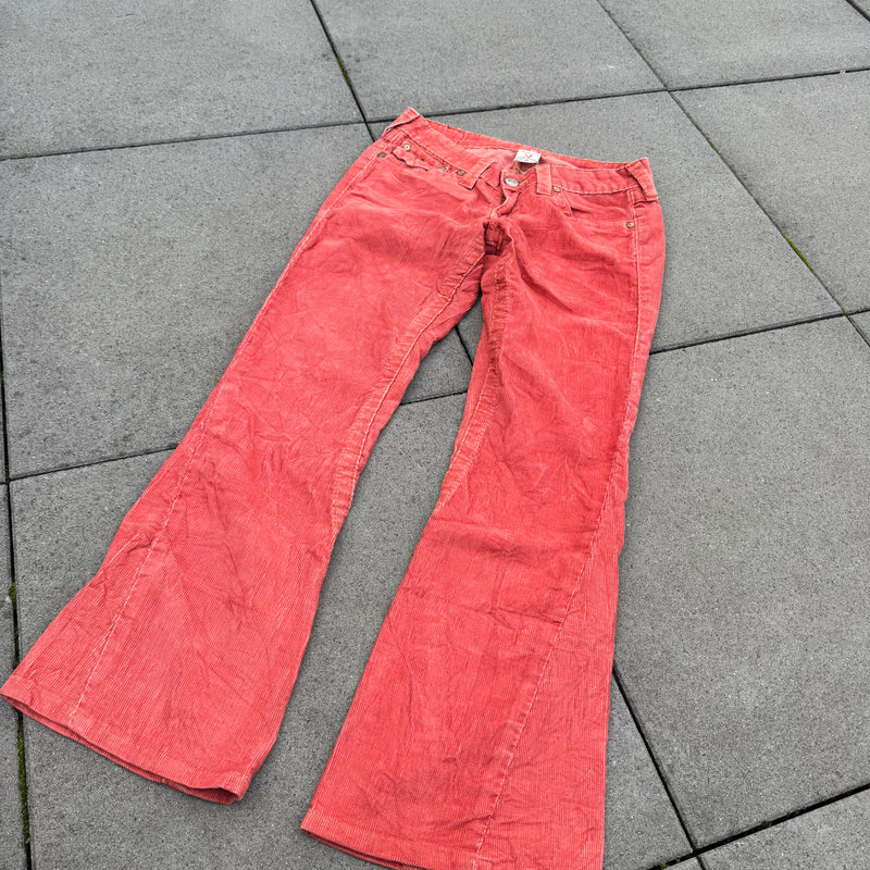 Detailansicht: Sourced limited accessories and clothes True Religion Y2K orange wide leg pants – Logo, Nähte oder Material