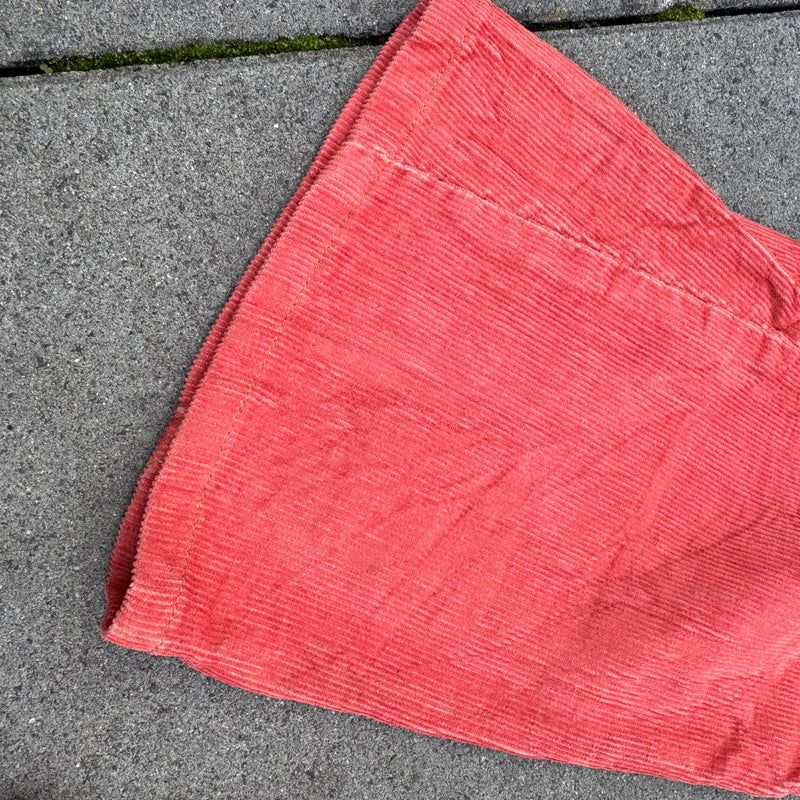 Detailansicht: Sourced limited accessories and clothes True Religion Y2K orange wide leg pants – Logo, Nähte oder Material