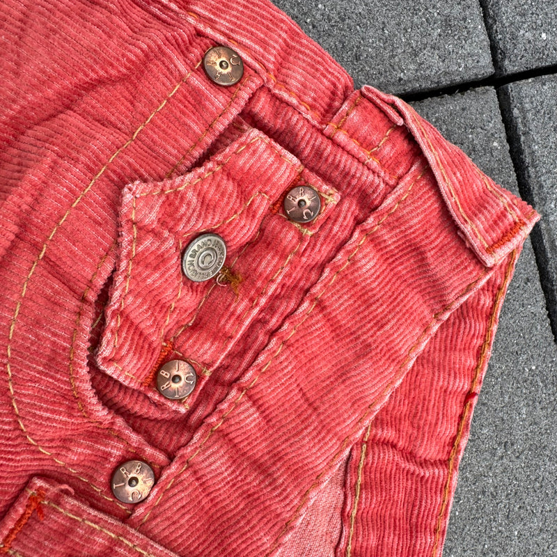 Detailansicht: Sourced limited accessories and clothes True Religion Y2K orange wide leg pants – Logo, Nähte oder Material
