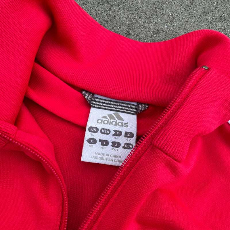 Detailansicht: Sourced limited accessories and clothes Vintage Adidas pink three-stripes track jacket – Logo, Nähte oder Material