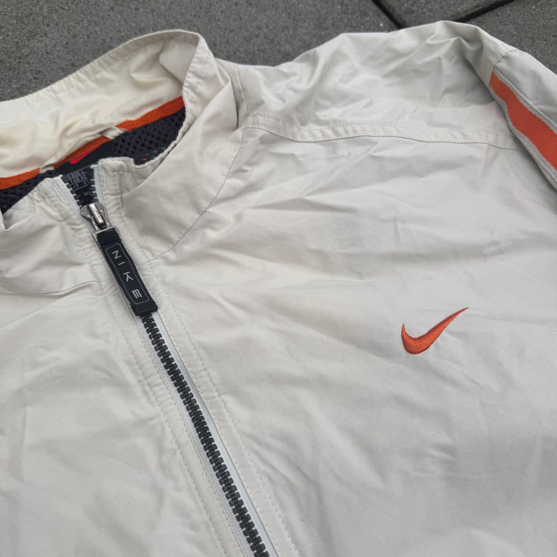 Detailansicht: Sourced limited accessories and clothes Nike vintage beige rain jacket – Logo, Nähte oder Material