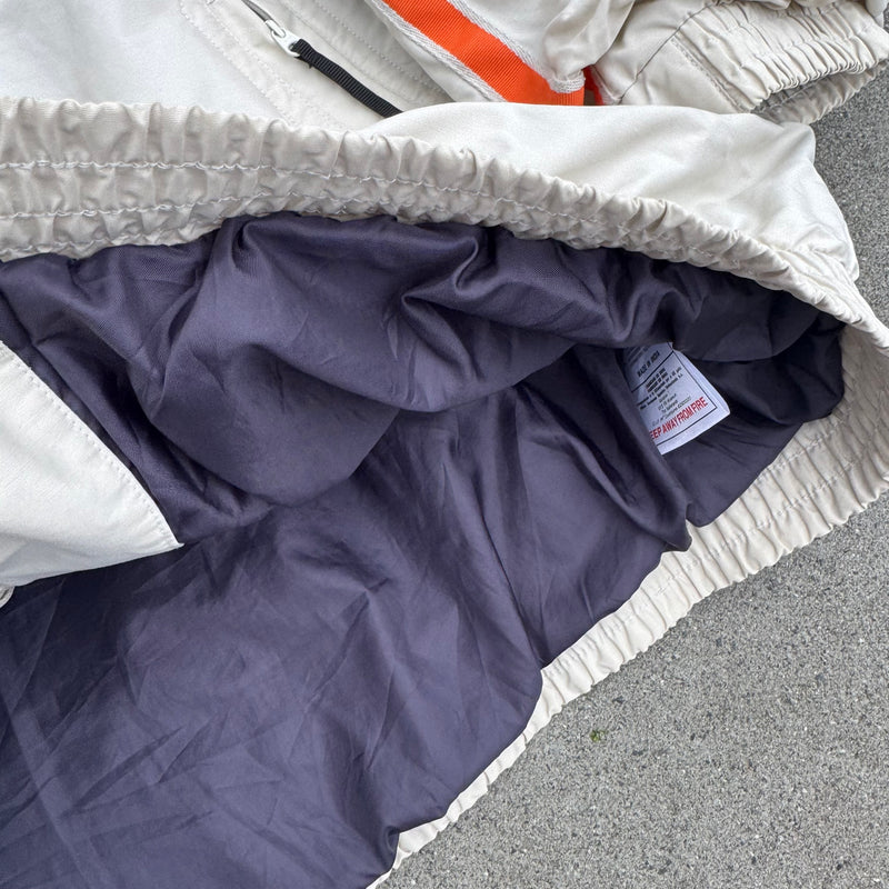 Detailansicht: Sourced limited accessories and clothes Nike vintage beige rain jacket – Logo, Nähte oder Material