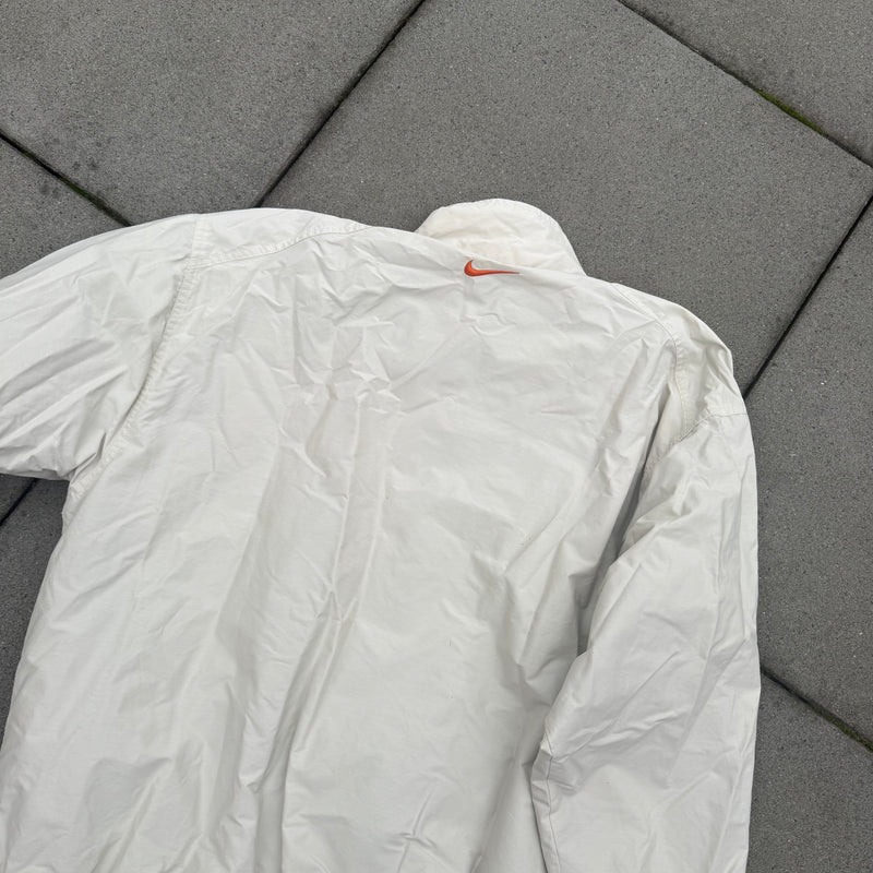 Detailansicht: Sourced limited accessories and clothes Nike vintage beige rain jacket – Logo, Nähte oder Material