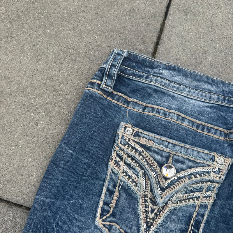 Detailansicht: Sourced limited accessories and clothes Vigoss y2k Dallas boot cut vintage jeans – Logo, Nähte oder Material