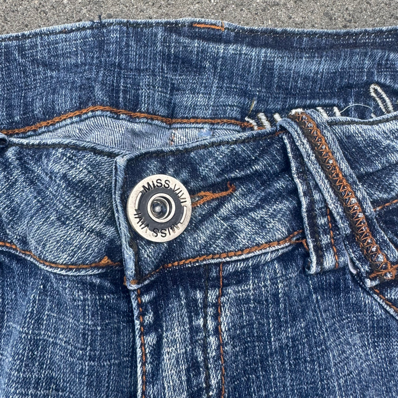 Detailansicht: Sourced limited accessories and clothes Miss Vivi Japanese y2k bootcut jeans – Logo, Nähte oder Material