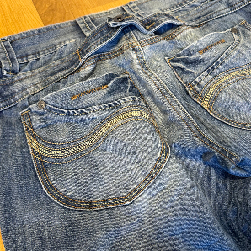 Detailansicht: Sourced limited accessories and clothes Clockhouse wide leg y2k retro jeans – Logo, Nähte oder Material