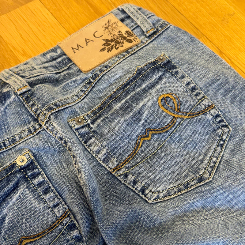 Detailansicht: Sourced limited accessories and clothes MAC y2k bootcut retro denim jeans – Logo, Nähte oder Material