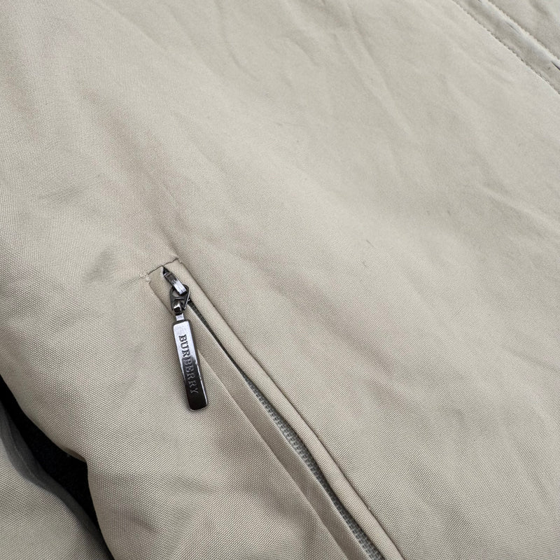 Detailansicht: Sourced limited accessories and clothes Burberry London vintage lambswool coat – Logo, Nähte oder Material