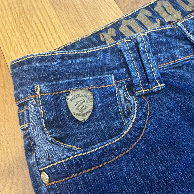 Detailansicht: Sourced limited accessories and clothes Rocawear golden y2k low waist jeans – Logo, Nähte oder Material