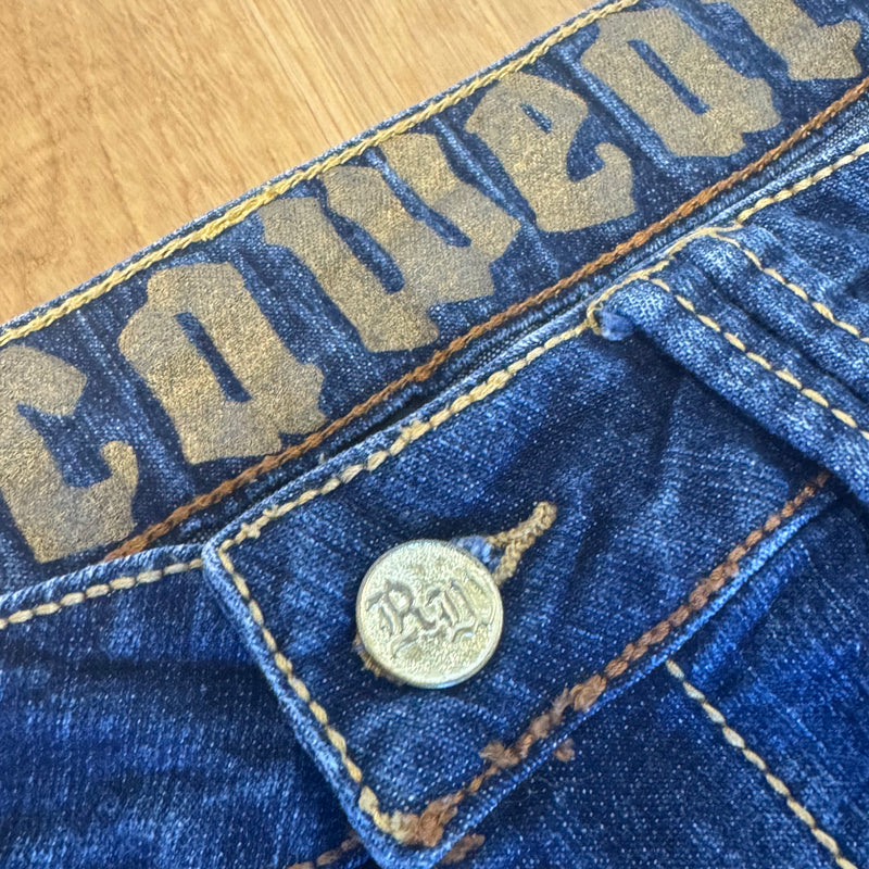 Detailansicht: Sourced limited accessories and clothes Rocawear golden y2k low waist jeans – Logo, Nähte oder Material