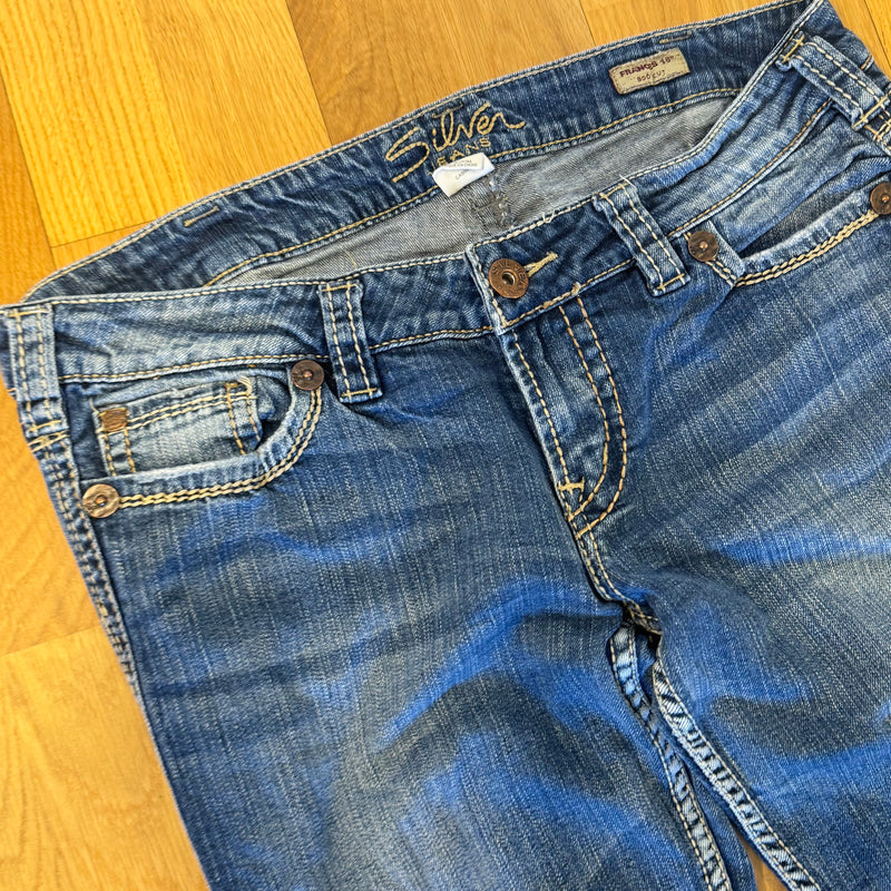 Detailansicht: Sourced limited accessories and clothes Silven y2k bootcut wide leg jeans – Logo, Nähte oder Material