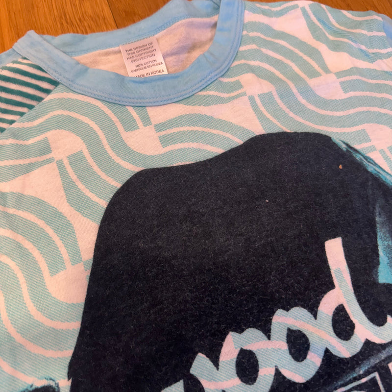 Detailansicht: Sourced limited accessories and clothes Plymond Ranch y2k graphic t-shirt – Logo, Nähte oder Material