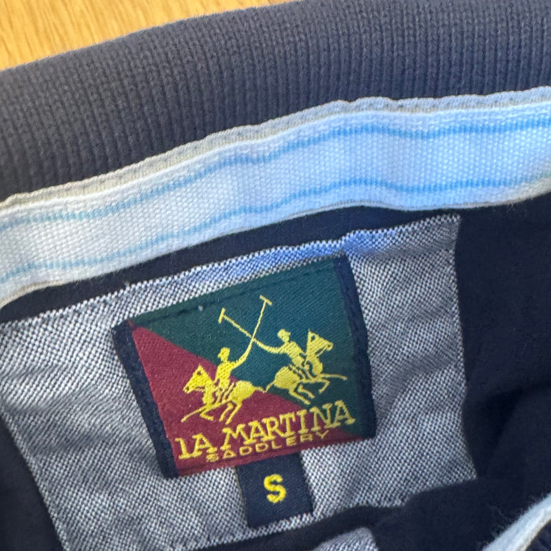 Detailansicht: Sourced limited accessories and clothes La Martina Saddlery vintage poloshirt – Logo, Nähte oder Material