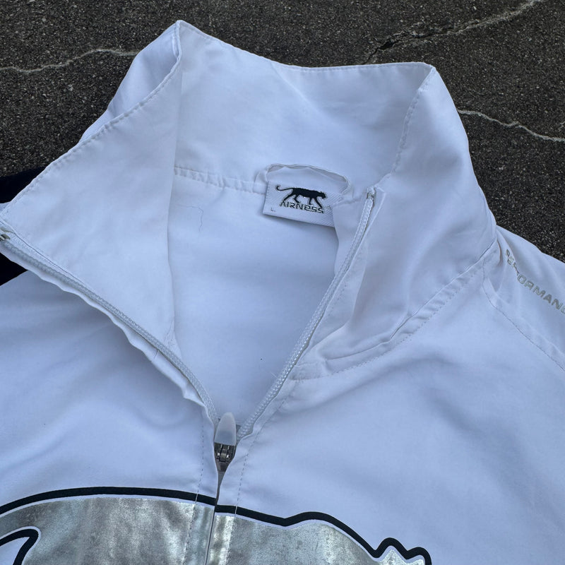 Detailansicht: Sourced limited accessories and clothes Airness silver panther streetwear track jacket – Logo, Nähte oder Material
