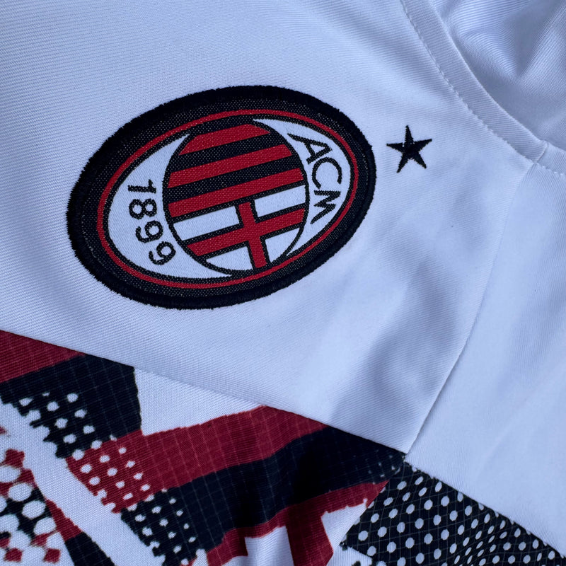 Detailansicht: Sourced limited accessories and clothes AC Milan Puma football track jacket – Logo, Nähte oder Material