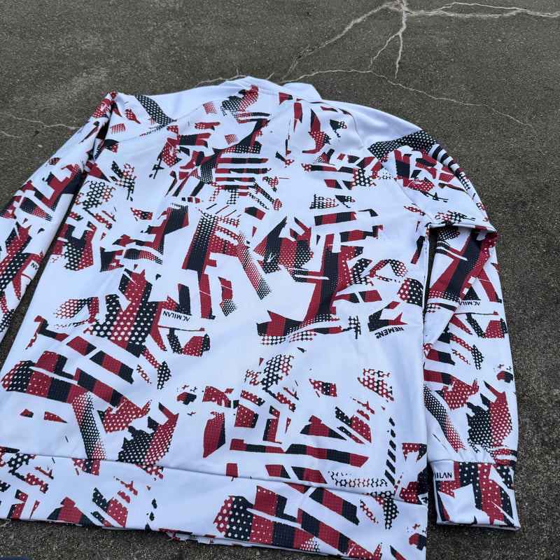 Detailansicht: Sourced limited accessories and clothes AC Milan Puma football track jacket – Logo, Nähte oder Material