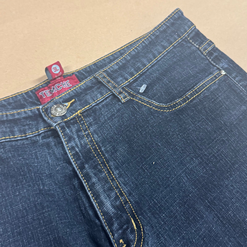 Detailansicht: Sourced limited accessories and clothes Temche embroidered vintage jorts 90s – Logo, Nähte oder Material