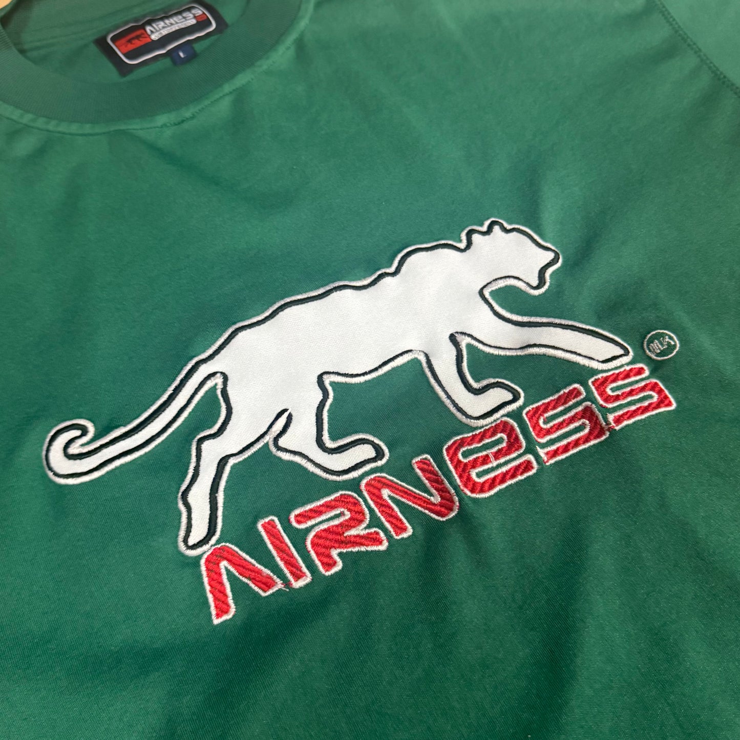 Airness streetwear 00s green t-shirt
