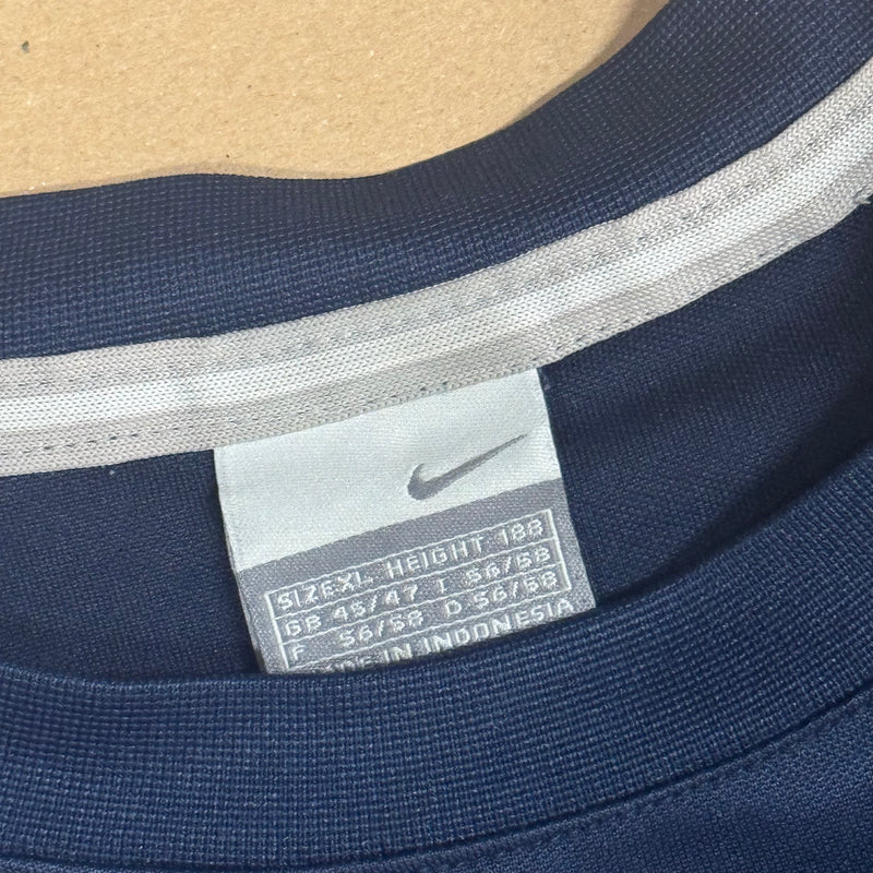 Detailansicht: Sourced limited accessories and clothes Nike vintage sportswear t-shirt blue – Logo, Nähte oder Material
