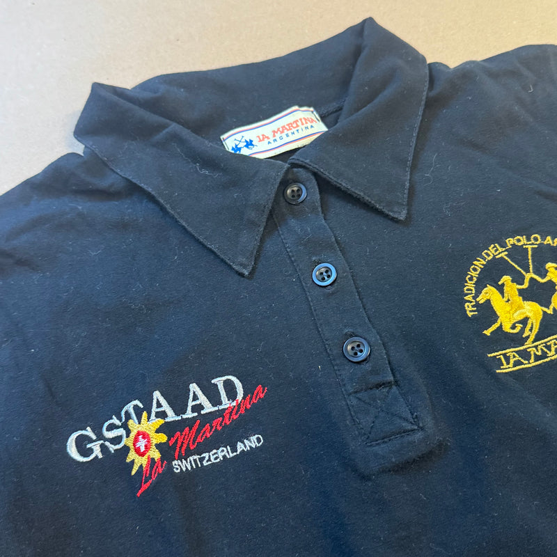 Detailansicht: Sourced limited accessories and clothes La Martina Gstaad Switzerland longsleeve polo – Logo, Nähte oder Material