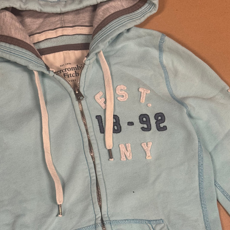Detailansicht: Sourced limited accessories and clothes Abercrombie & Fitch turquoise zip-hoodie – Logo, Nähte oder Material