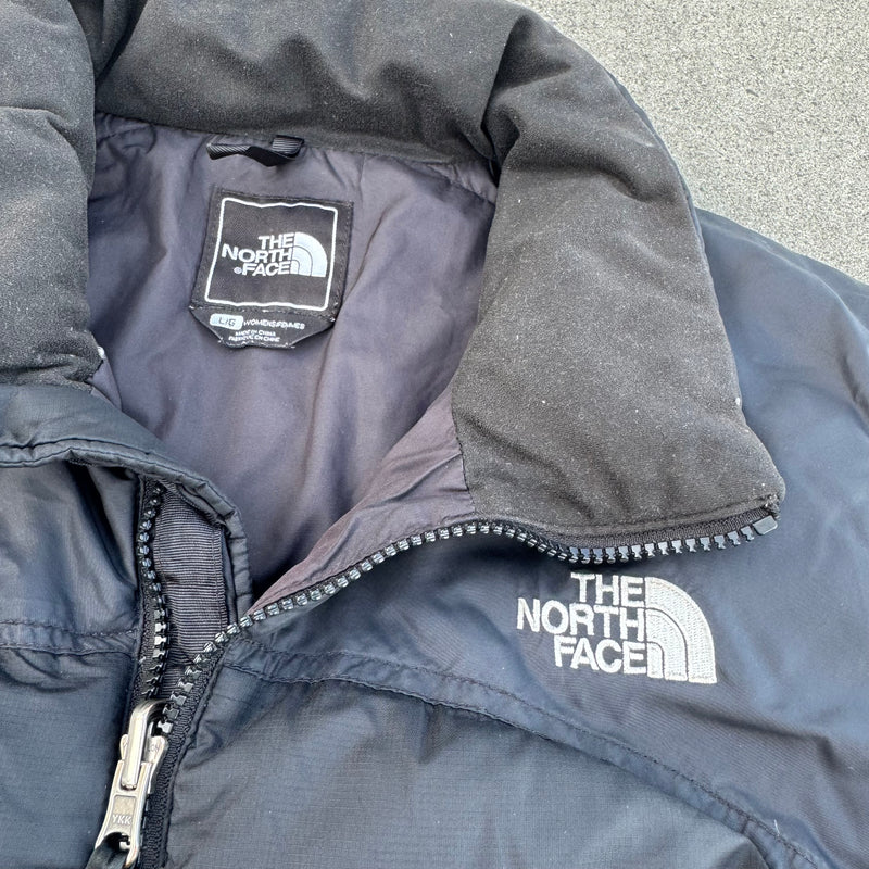 Detailansicht: Sourced limited accessories and clothes The North Face 700 women’s down vest – Logo, Nähte oder Material