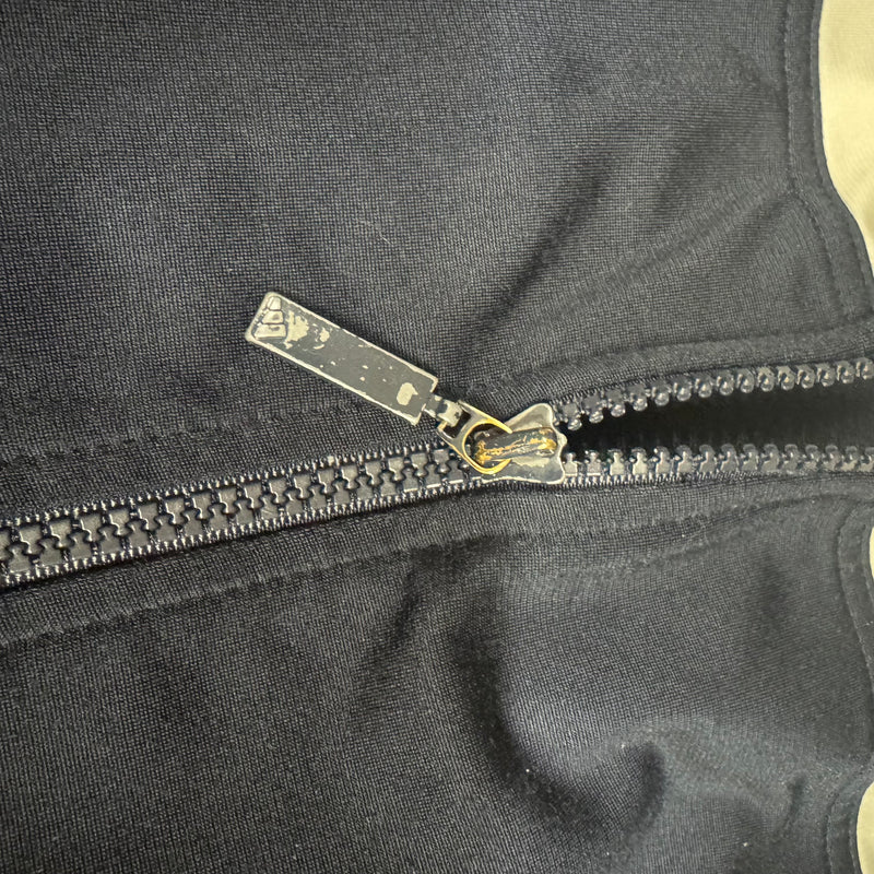 Detailansicht: Sourced limited accessories and clothes Adidas white vintage 80s track jacket – Logo, Nähte oder Material