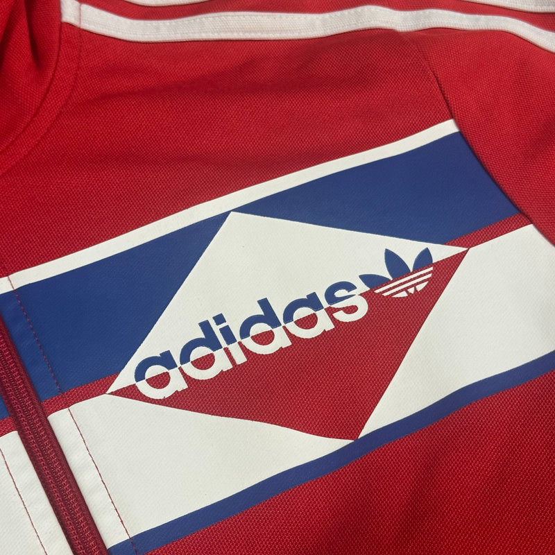 Detailansicht: Sourced limited accessories and clothes Adidas vintage 90s retro red track jacket – Logo, Nähte oder Material