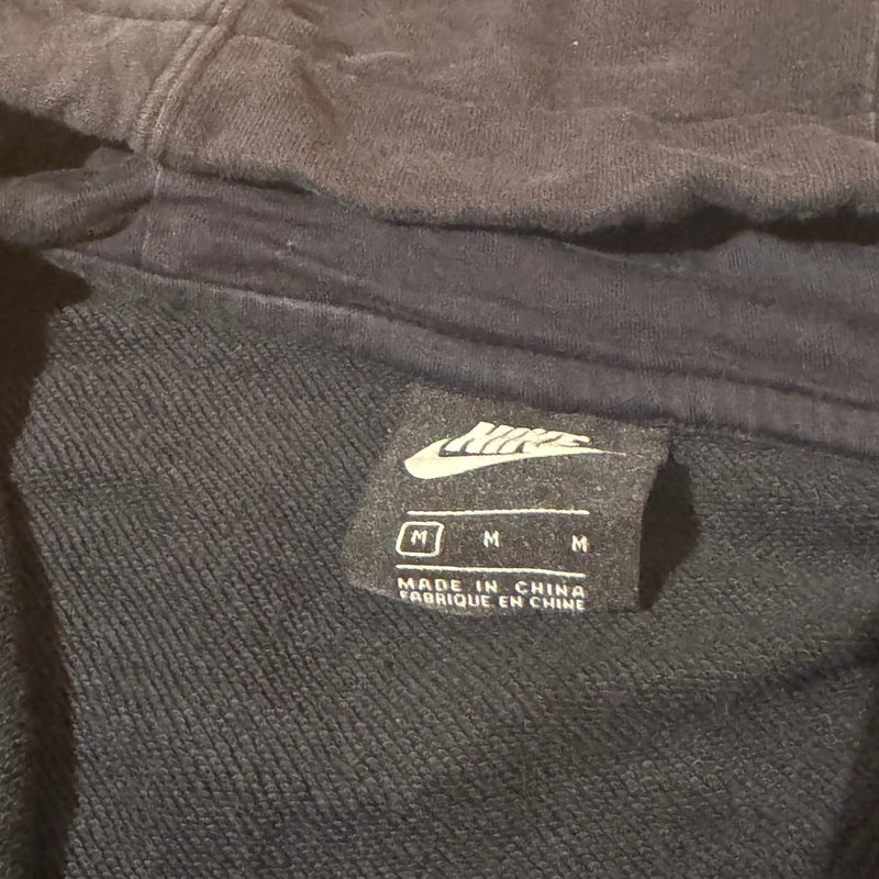 Detailansicht: Sourced limited accessories and clothes Vintage Nike SB zipped hoodie – Logo, Nähte oder Material