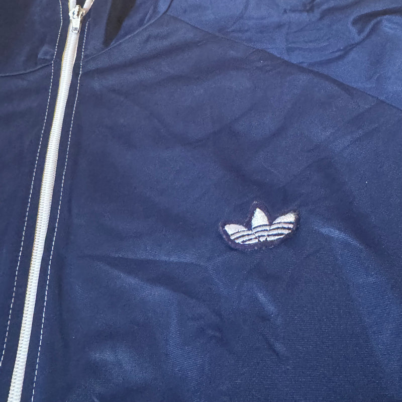 Detailansicht: Sourced limited accessories and clothes Vintage Adidas 80s track jacket – Logo, Nähte oder Material