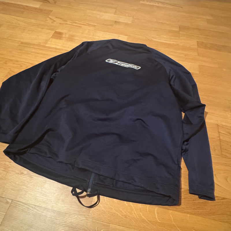 Detailansicht: Sourced limited accessories and clothes Reebok vintage 90s blue track jacket – Logo, Nähte oder Material