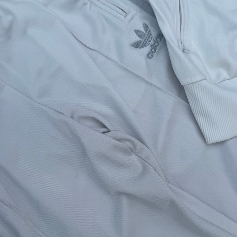 Detailansicht: Sourced limited accessories and clothes Adidas Firebird y2k vintage white track set – Logo, Nähte oder Material