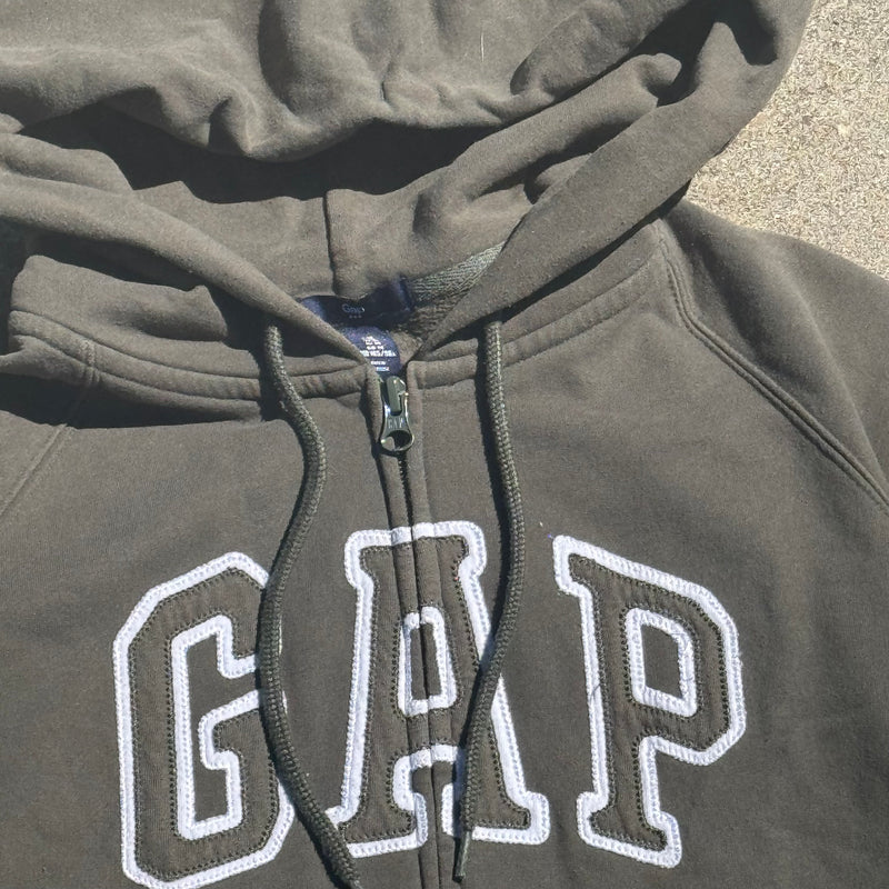 Detailansicht: Sourced limited accessories and clothes GAP classic brown y2k zip-hoodie – Logo, Nähte oder Material