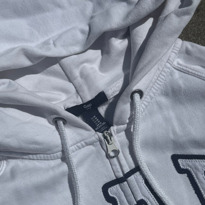 Detailansicht: Sourced limited accessories and clothes GAP classic white y2k zip-hoodie – Logo, Nähte oder Material