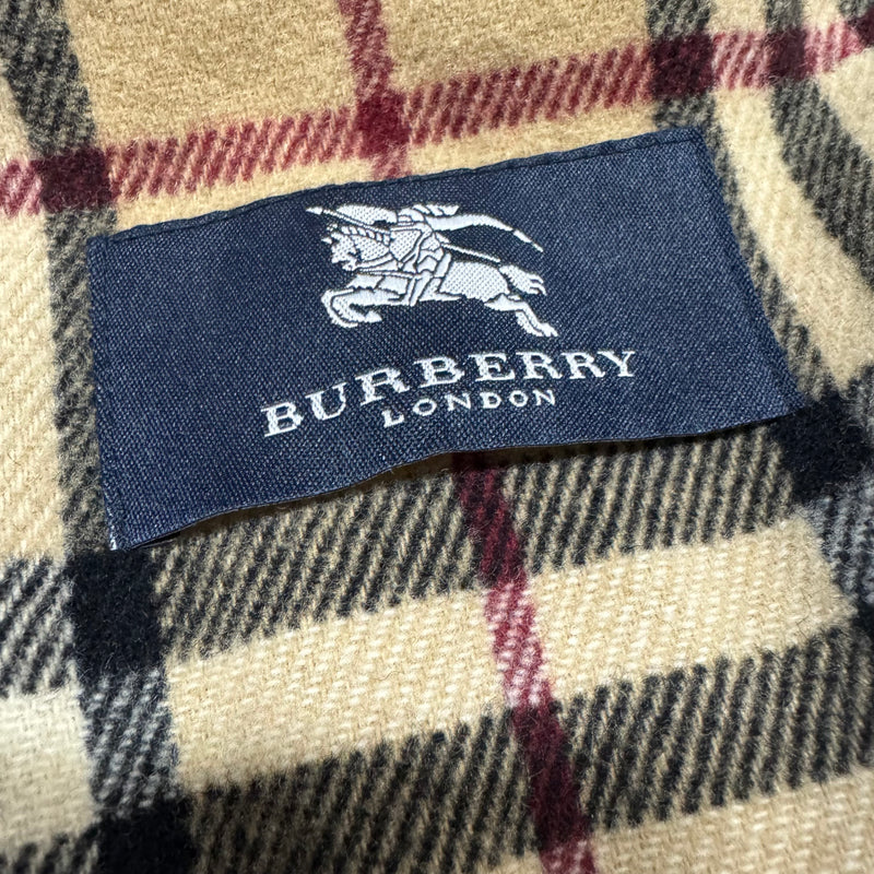 Detailansicht: Sourced limited accessories and clothes Burberry London vintage red authentic jacket – Logo, Nähte oder Material