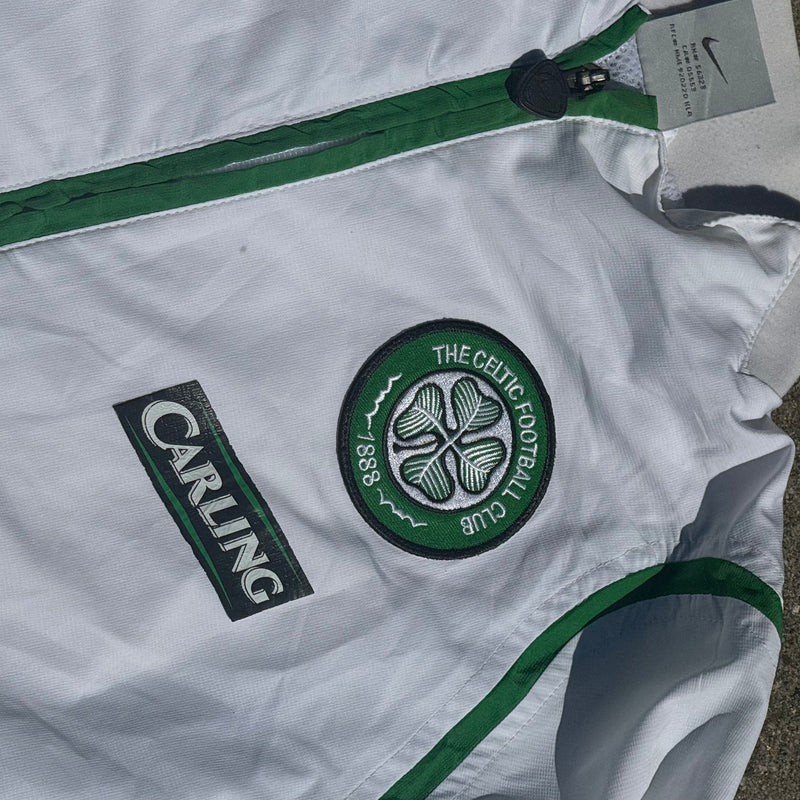 Detailansicht: Sourced limited accessories and clothes Nike Celtics FC white sports track jacket – Logo, Nähte oder Material