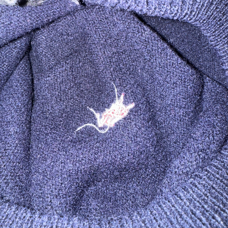 Detailansicht: Sourced limited accessories and clothes Yves Saint Laurent vintage lambswool sweatshirt – Logo, Nähte oder Material