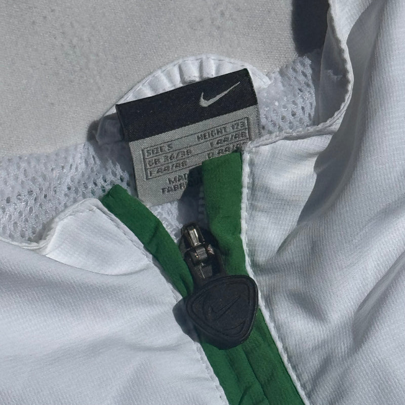 Detailansicht: Sourced limited accessories and clothes Nike Celtics FC white sports track jacket – Logo, Nähte oder Material