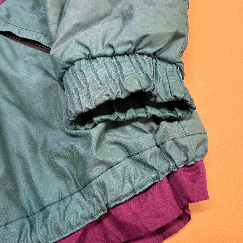 Detailansicht: Sourced limited accessories and clothes Tigara vintage 90s winter jacket – Logo, Nähte oder Material