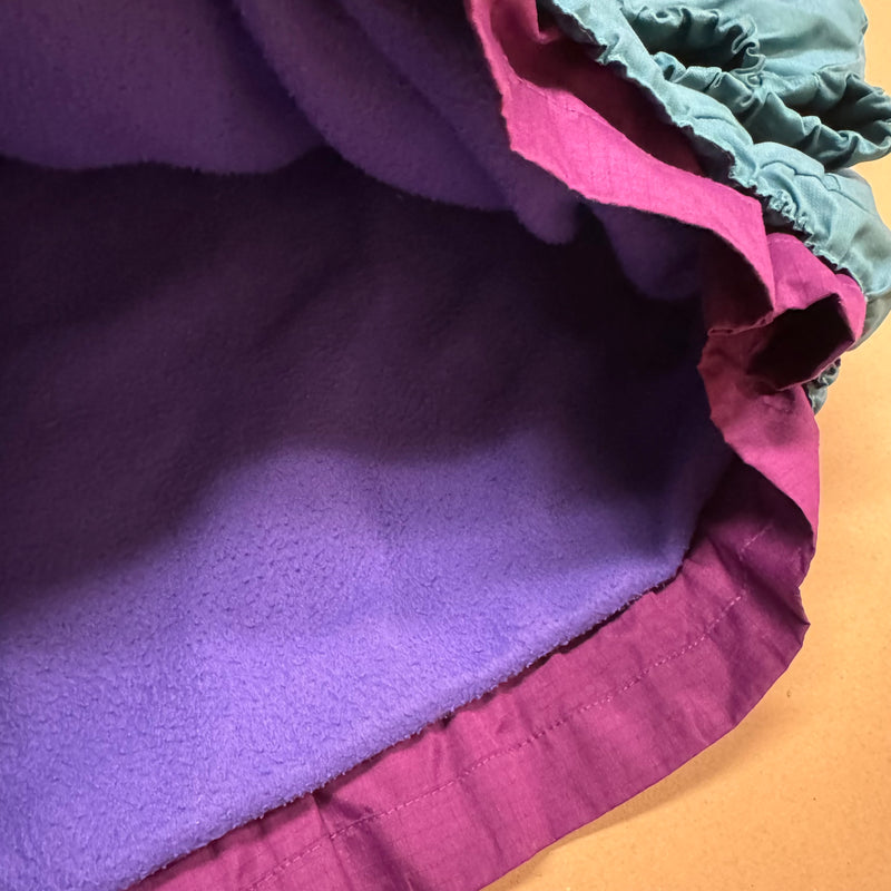 Detailansicht: Sourced limited accessories and clothes Tigara vintage 90s winter jacket – Logo, Nähte oder Material