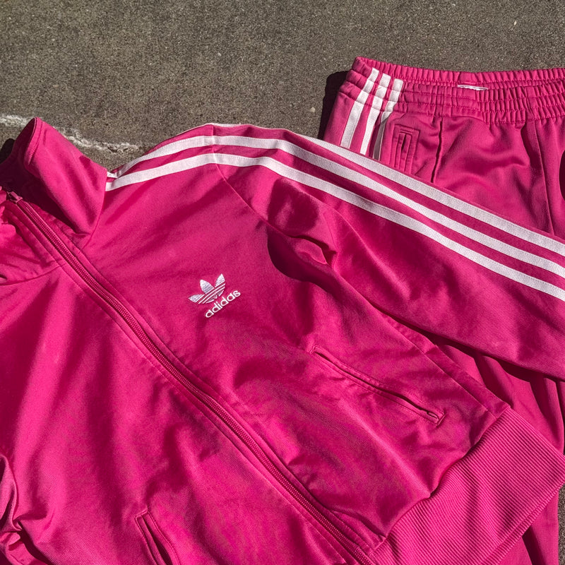 Detailansicht: Sourced limited accessories and clothes Adidas Firebird pink y2k womens track-set – Logo, Nähte oder Material