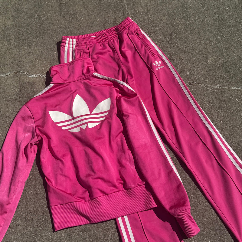 Detailansicht: Sourced limited accessories and clothes Adidas Firebird pink y2k womens track-set – Logo, Nähte oder Material