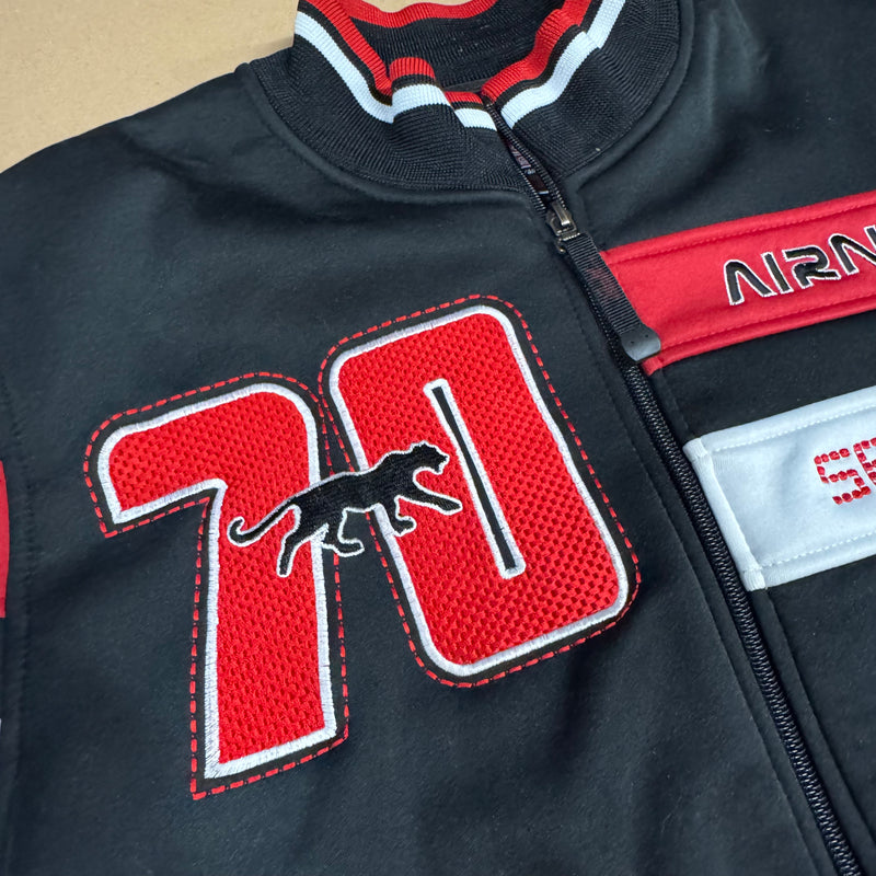 Detailansicht: Sourced limited accessories and clothes Airness 70 seuenties black track jacket – Logo, Nähte oder Material