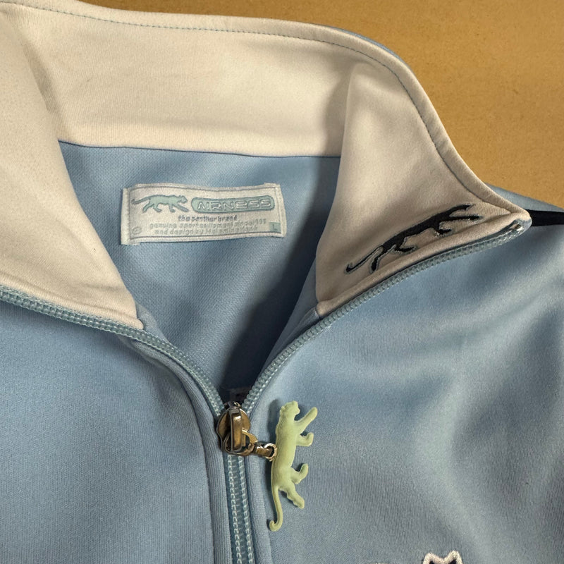 Detailansicht: Sourced limited accessories and clothes Vintage Airness skyblue women’s track jacket – Logo, Nähte oder Material