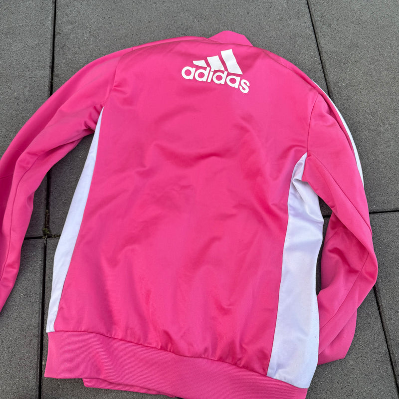 Detailansicht: Sourced limited accessories and clothes Adidas retro Y2K pink track jacket – Logo, Nähte oder Material