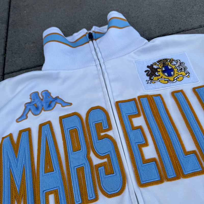 Detailansicht: Sourced limited accessories and clothes Kappa Marseille streetwear style track jacket – Logo, Nähte oder Material