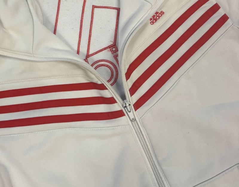 Detailansicht: Sourced limited accessories and clothes Adidas vintage white three stripes track jacket – Logo, Nähte oder Material