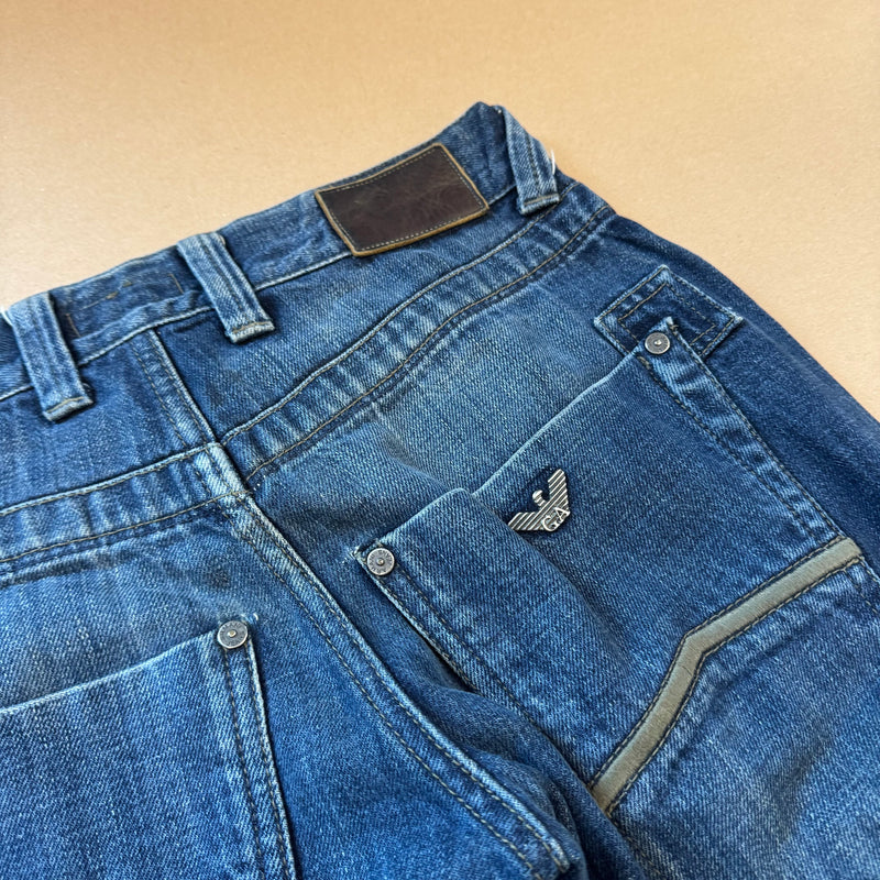 Detailansicht: Sourced limited accessories and clothes Vintage Giorgio Armani straight leg jeans – Logo, Nähte oder Material