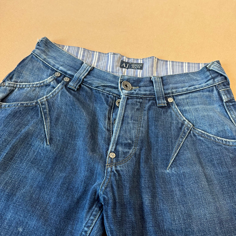 Detailansicht: Sourced limited accessories and clothes Vintage Giorgio Armani straight leg jeans – Logo, Nähte oder Material